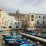 Lanterna Villa *