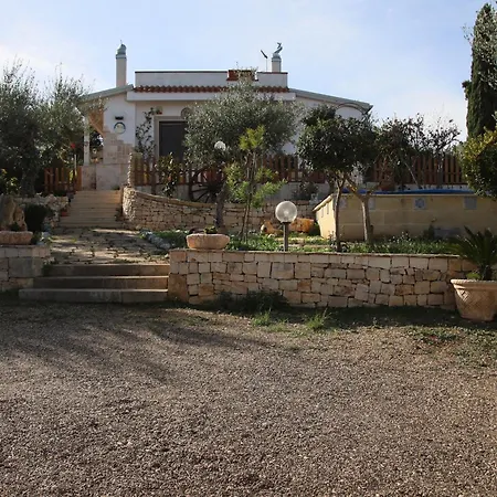 Lanterna Willa Conversano